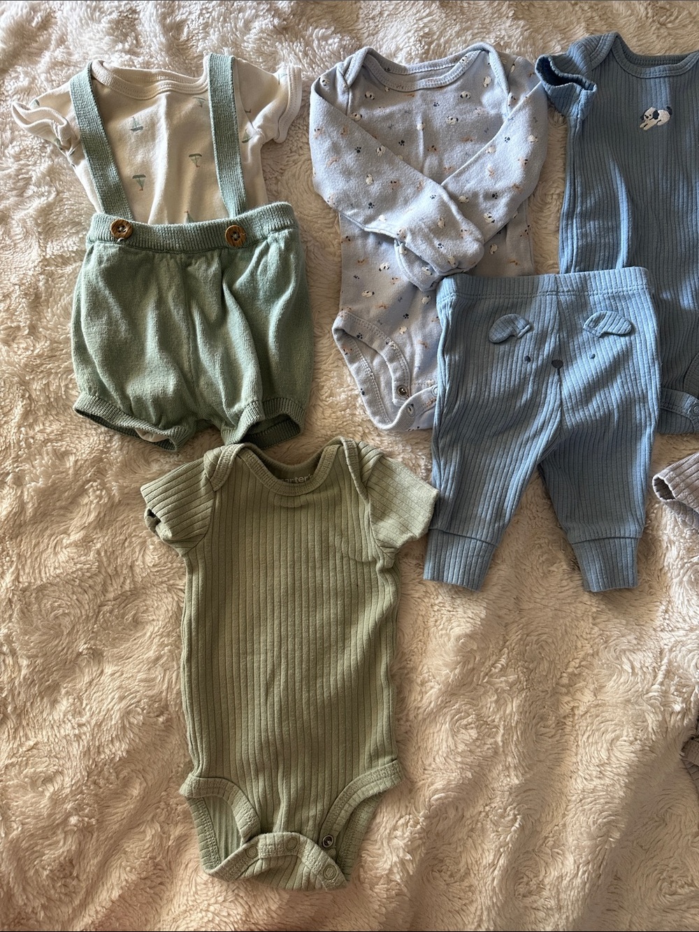 Carters Bundle - Picture 3 of 3